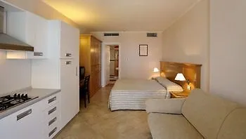 Santa Monica & Village 4*